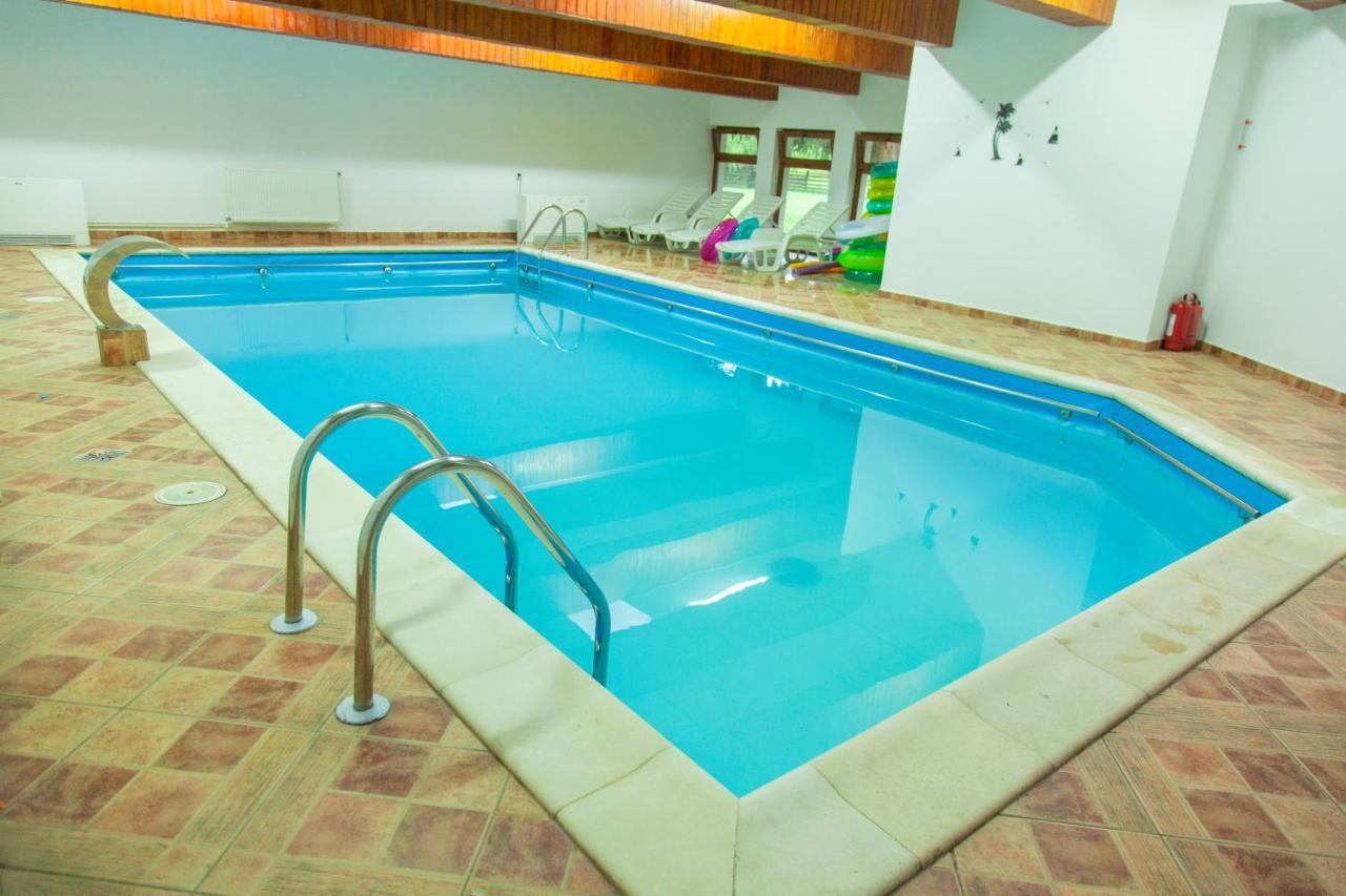 Hostel Alex - Complex Dumbrava Minunata คัมพูลุง โมลโดเวเนสค์ ภายนอก รูปภาพ